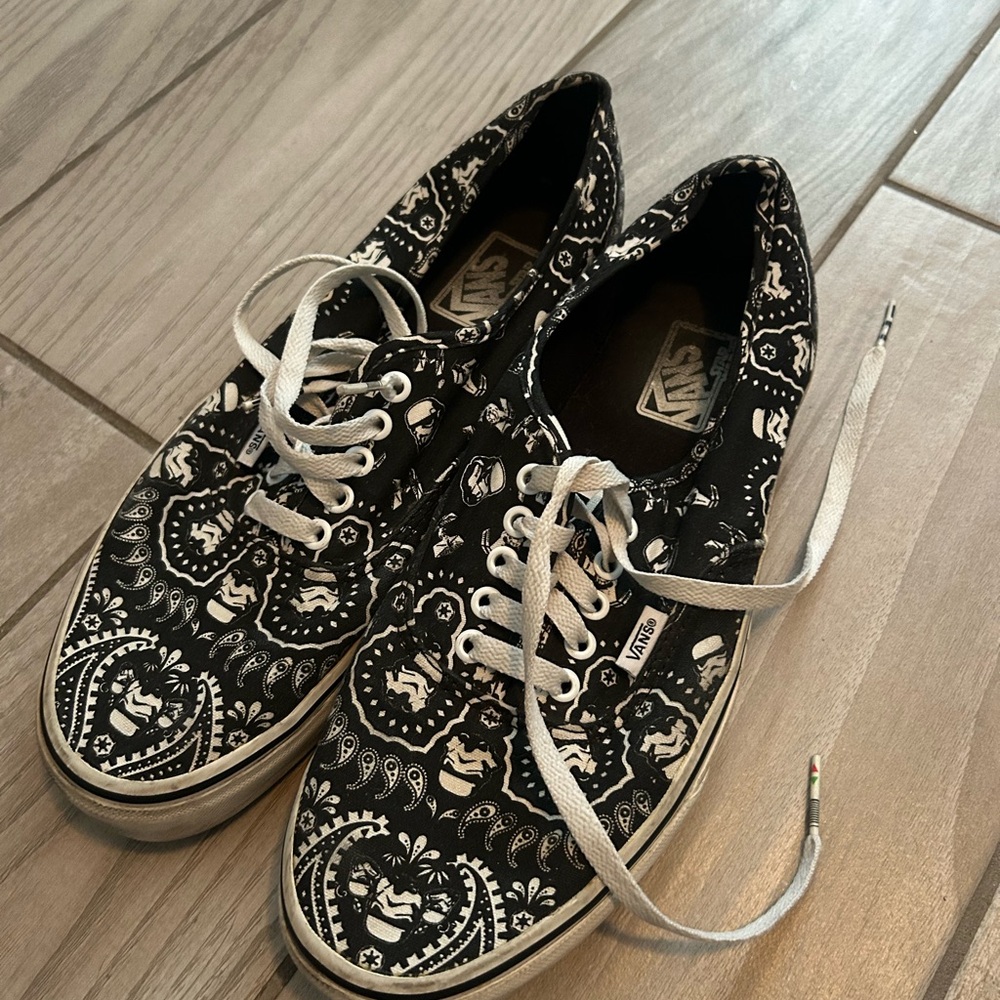 Vans men’s starwars  Black and White Sneakers